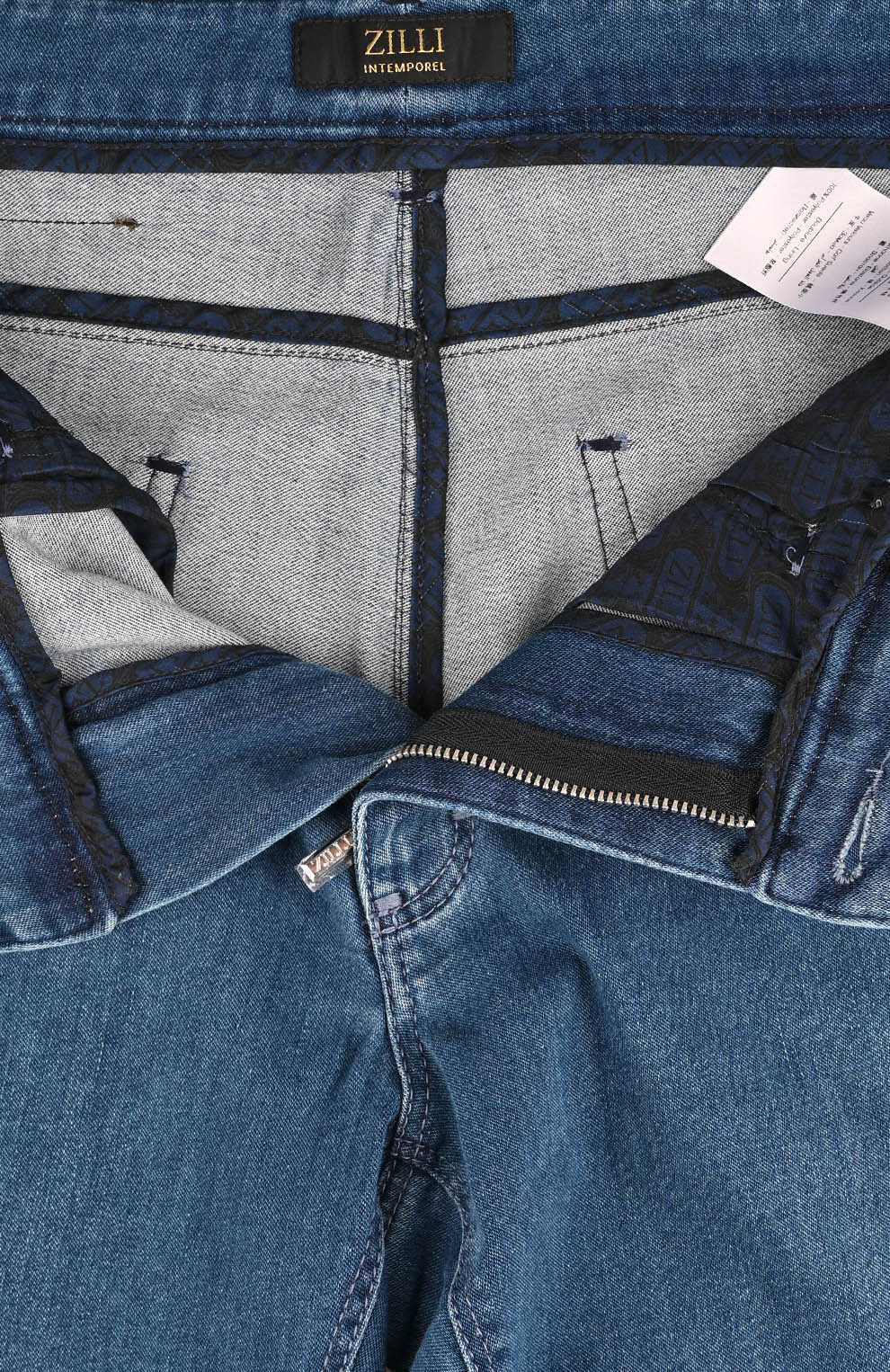 Джинсы модели SLIM FIT