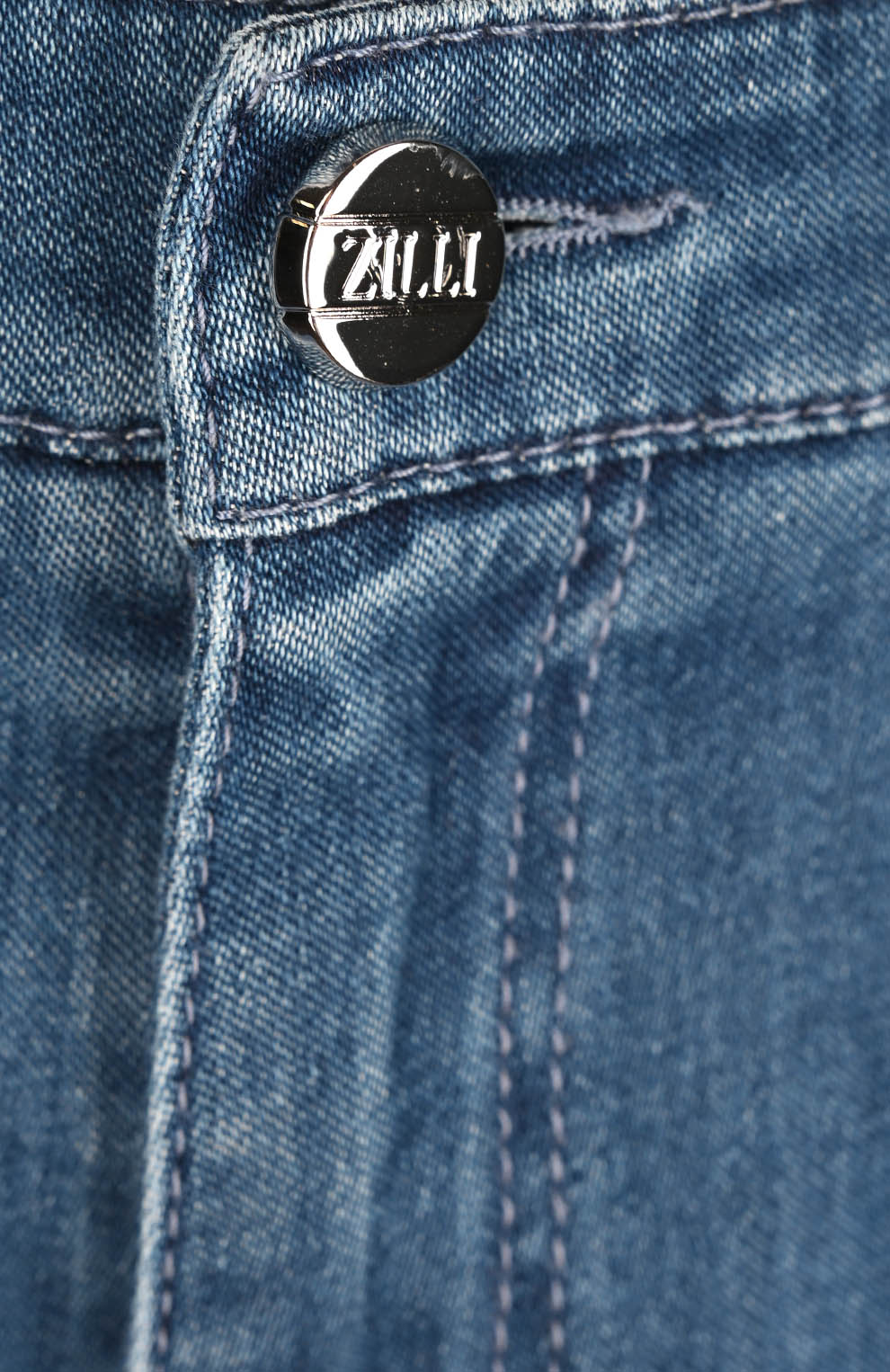 Джинсы модели SLIM FIT